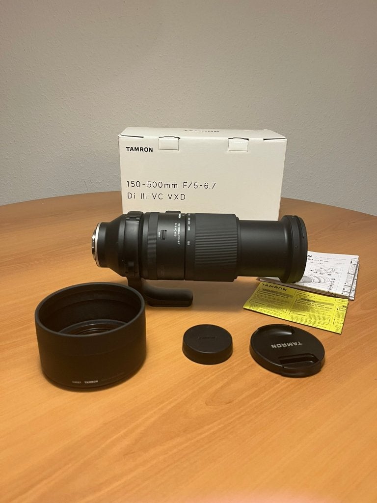Tamron 150-500mm F/5-6.7 prachtige telelens (Sony E), Audio, Tv en Foto, Sony E-mount, Zo goed als nieuw, Tamron, Zonnekap
