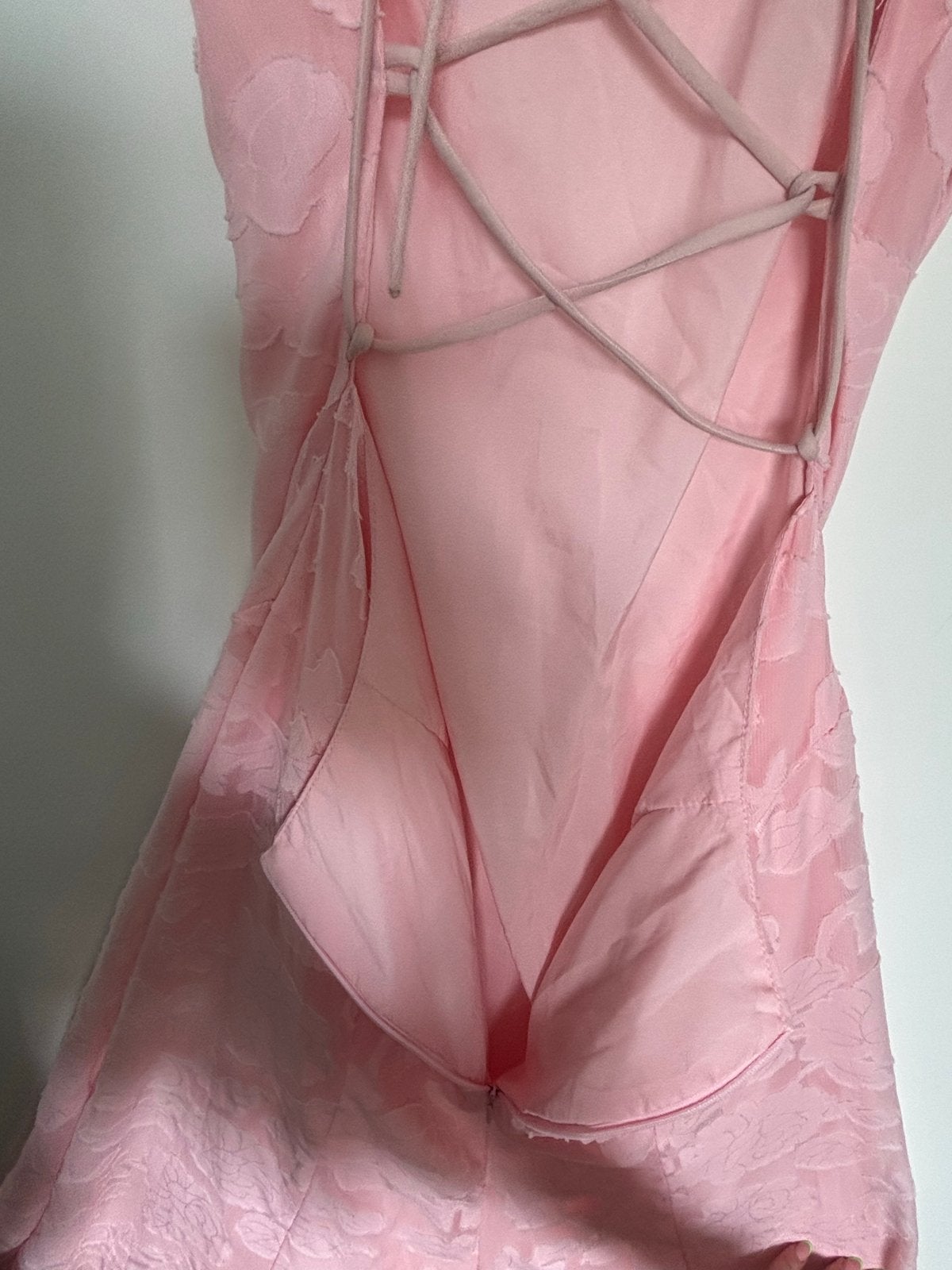 Roze galajurk met open rug en bloemenpatroon, Kleding | Dames, Jurken, Maat 38/40 (M), Nieuw, Ophalen of Verzenden, Roze
