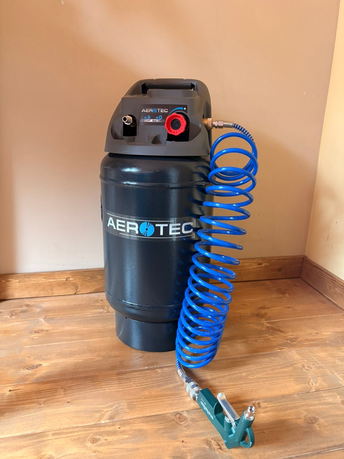 Aerotec draagbare luchtcompressor luchtslang/blaaspistool, Minder dan 25 liter, Ophalen, Zo goed als nieuw, Minder dan 200 liter/min