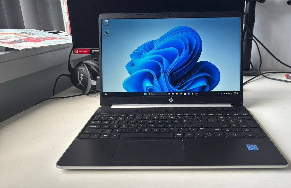 HP laptop 15s 16 inch zilver intel core met oplader, Ophalen, 2 tot 3 Ghz, Qwerty, Zo goed als nieuw