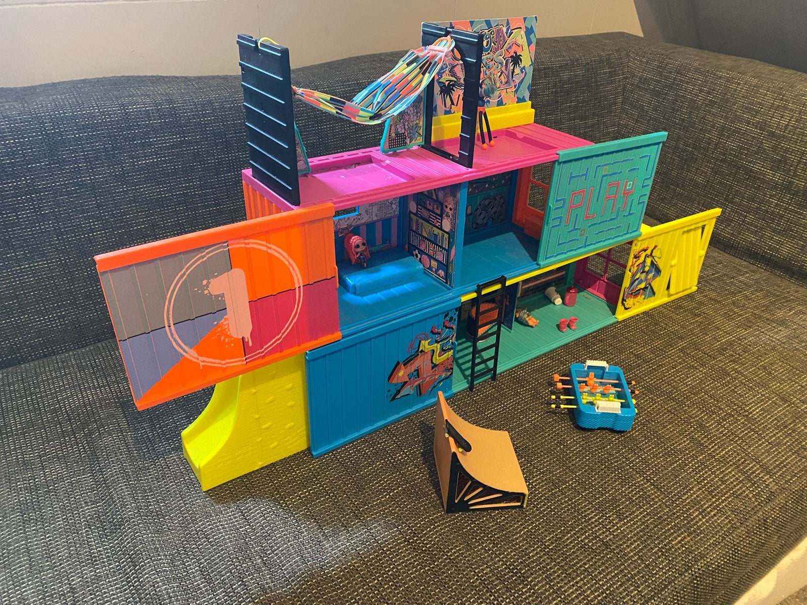 LOL Surprise Skate Huis met Glijbaan, Hangmat en Accessoires, Ophalen, Zo goed als nieuw, Meisje