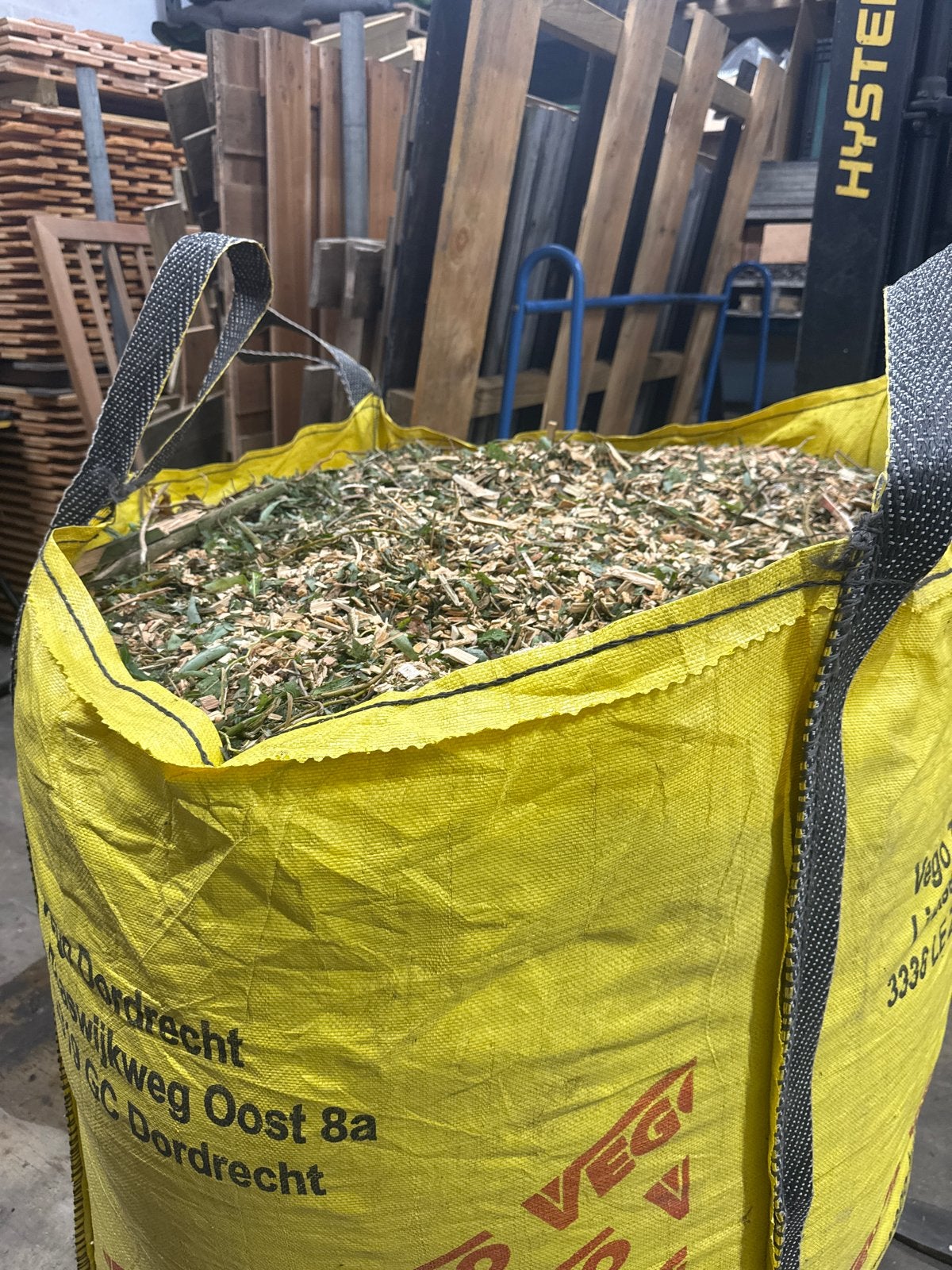 Houtsnippers met blad - Ideaal voor tuin en paden, Minder dan 3 m³, Ophalen, Overige houtsoorten, Takken
