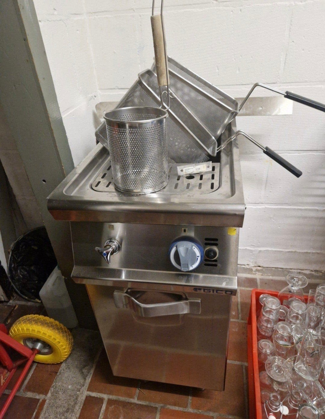 pasta koker,aanrechtblad,3 meter afzuigkap zonder motor, Zakelijke goederen, Horeca | Keukenapparatuur, Ophalen, Fornuis, Frituur en Grillen