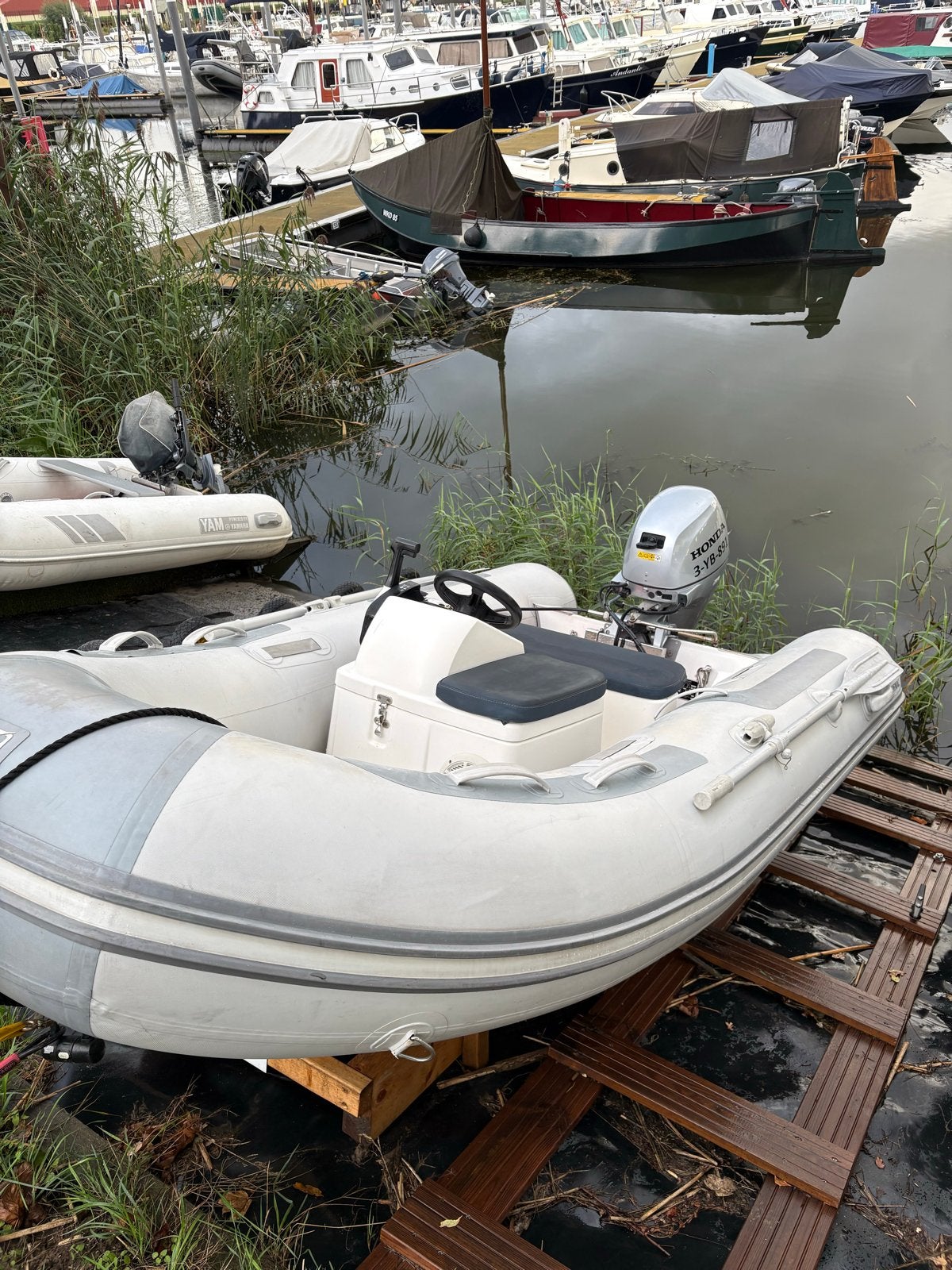 Foto 3 van Zodiac cadet 310 met stuurconsole