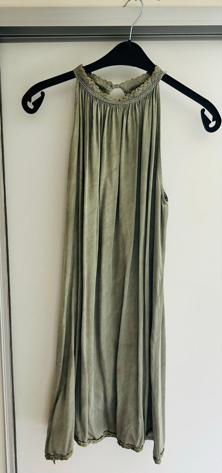 Zomerjurk met gouden details M, Kleding | Dames, Maat 38/40 (M), Ophalen of Verzenden, Zo goed als nieuw, Boven de knie