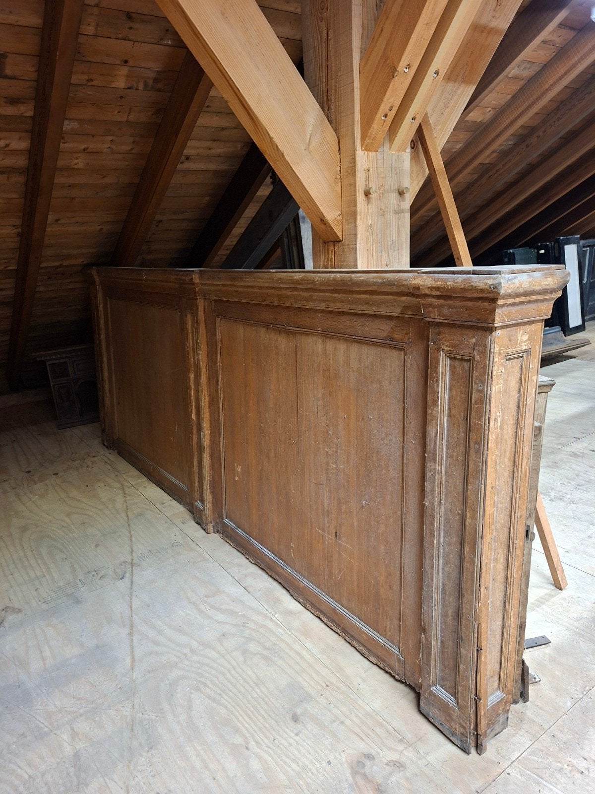 Antieke kerkbank en lambrisering, Ophalen