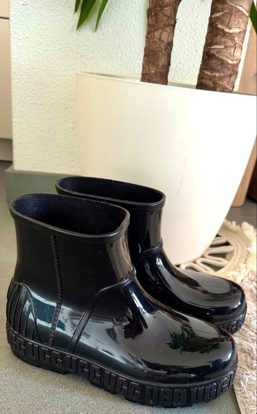 UGG dames regenlaarzen maat 37 zwart, Zwart, Ophalen of Verzenden, Regenlaarzen, Zo goed als nieuw