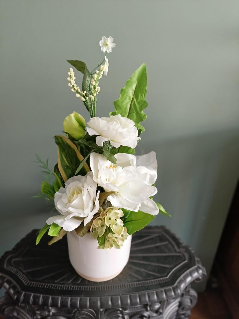Zijde bloemen  bloemstuk in stenen pot nieuw, Ophalen of Verzenden, Nieuw