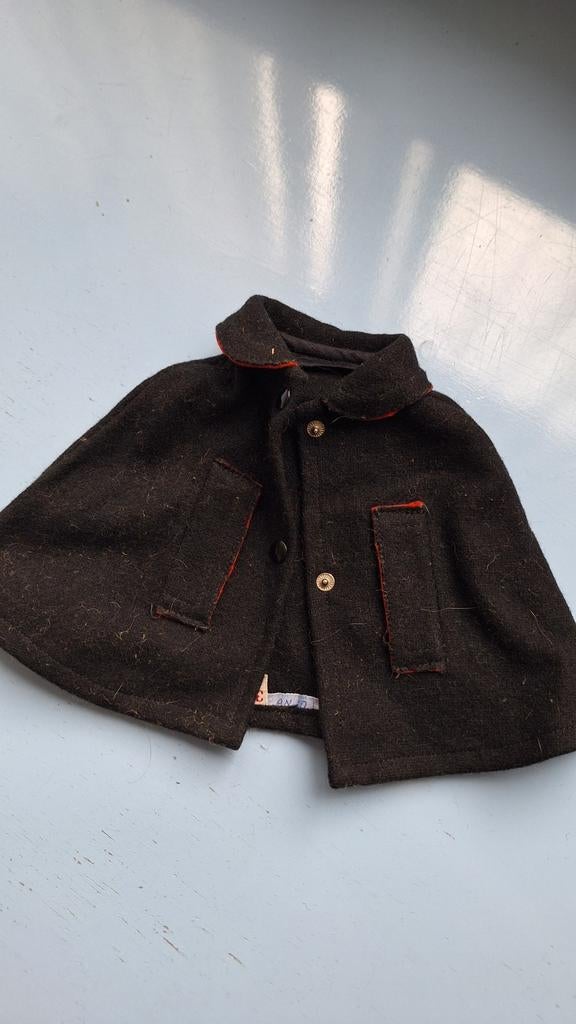 Vintage jaren '60 poppen cape - Zwart met rode accenten, Verzamelen, Poppen, Ophalen