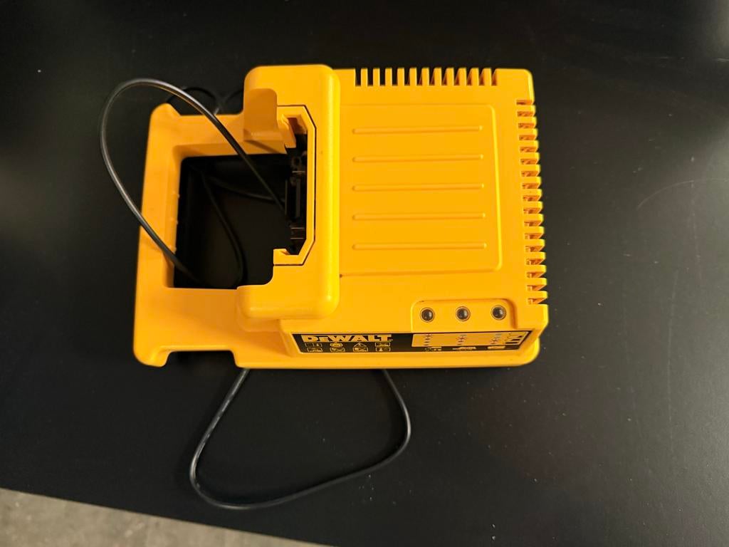 DeWalt DE9000 Acculader Type 1 - 230V Input, Ophalen of Verzenden, Gebruikt