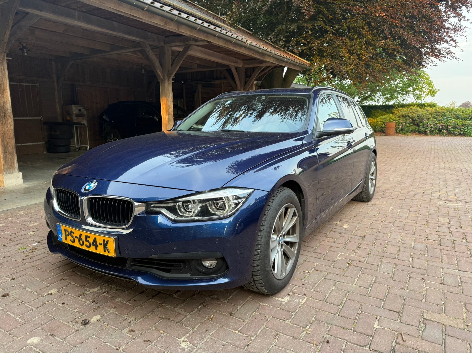 BMW 3-Serie 320i 184pk Aut 2017 Blauw leer trekhaak panodak, Auto's, 183 pk, 1998 cc, 1800 kg, Blauw