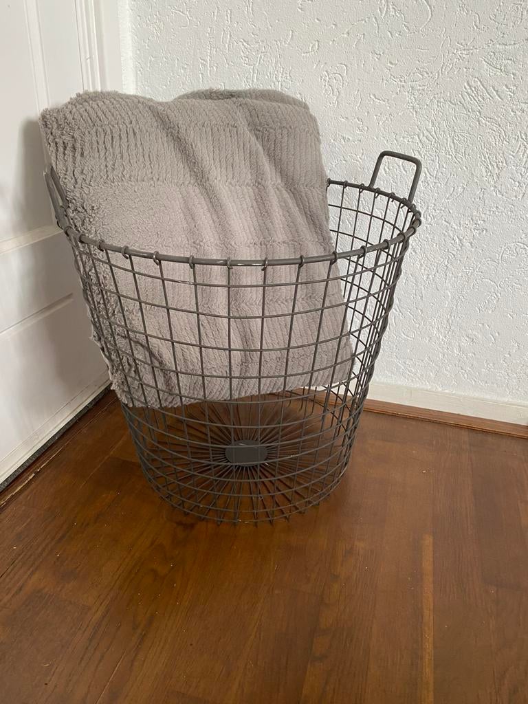 Leuke ijzeren mand, Ophalen of Verzenden, Zo goed als nieuw, Rond, Overige materialen