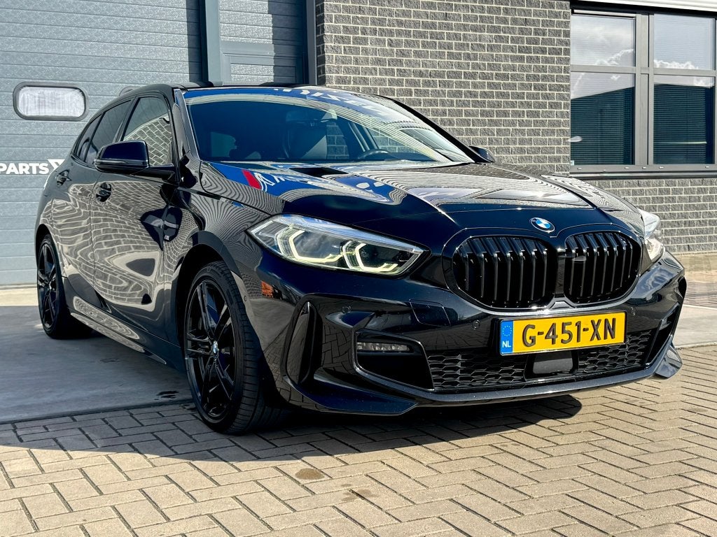 BMW 1-Serie 118i 140pk Aut 2020 Zwart, Auto's, BMW, 15 km/l, Zwart, Bedrijf, Parkeerassistent