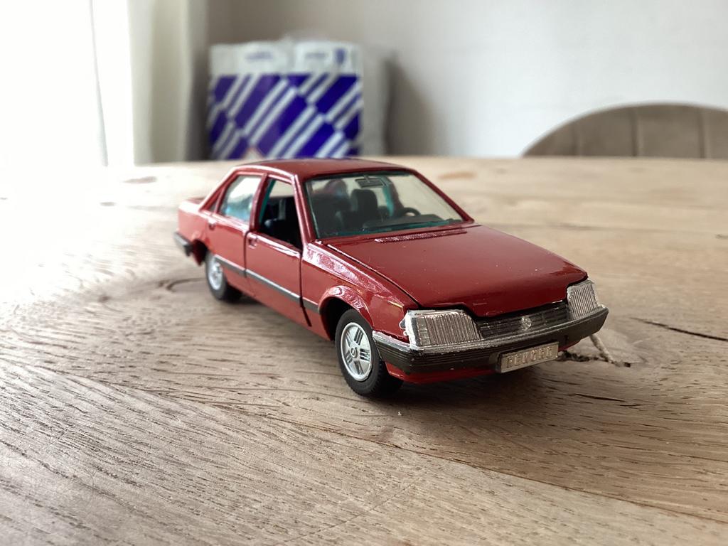 GAMA Opel Rekord E2 1:43 – 4-deurs sedan – West Germany, Ophalen of Verzenden, Zo goed als nieuw, Auto, Gama
