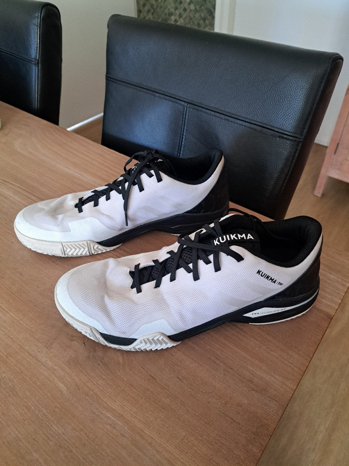 Kuikma 590 padelschoenen - Maat 45 - Wit/Zwart, Sport en Fitness, Ophalen of Verzenden, Gebruikt, Padelschoenen