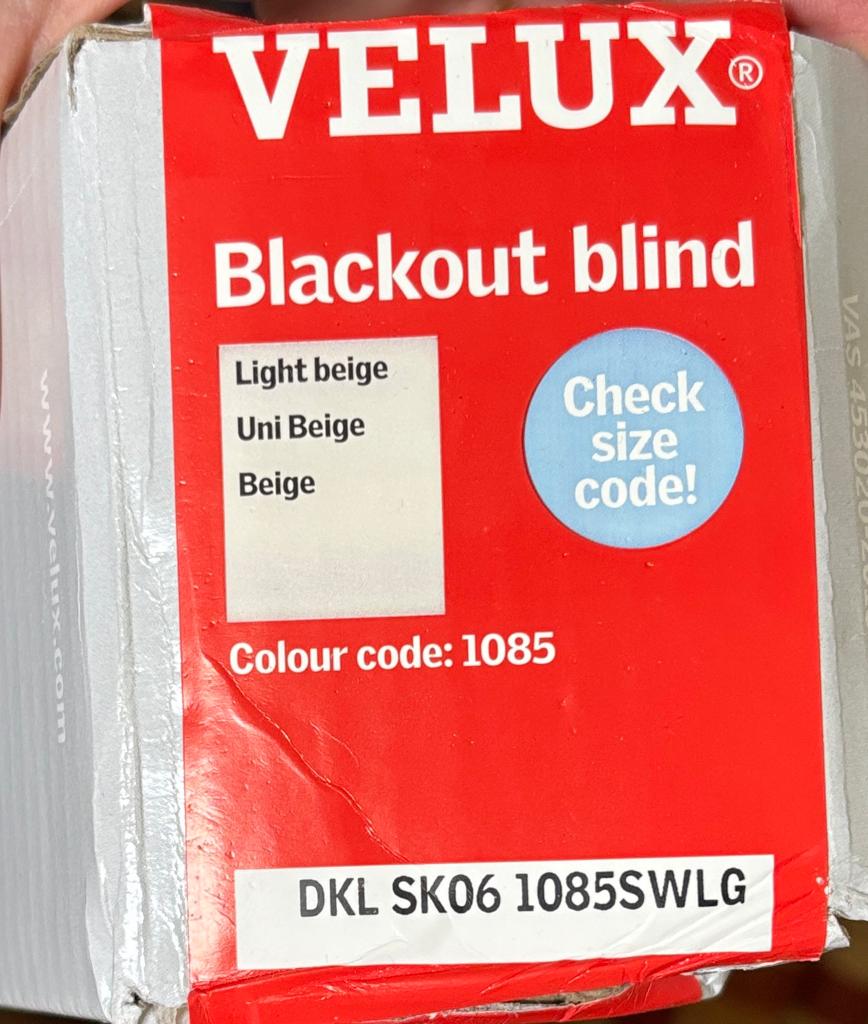 Velux verduisterend gordijn beige NIEUW, Nieuw, 100 tot 150 cm, Beige, 50 tot 100 cm