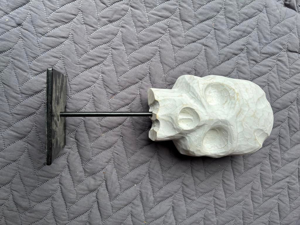 Modern schedel ornament op standaard, Huis en Inrichting, Woonaccessoires | Overige, Ophalen of Verzenden, Gebruikt, Overige materialen