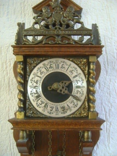 Antieke wandklok met bronzen ornamenten, Antiek en Kunst, Ophalen of Verzenden