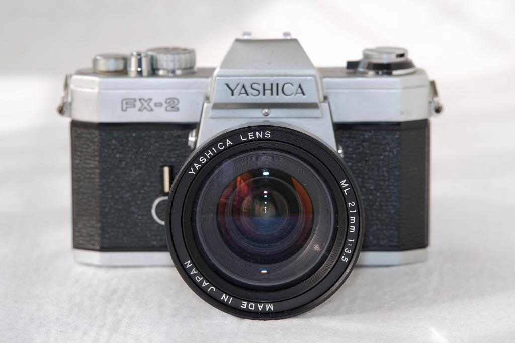 Yashica FX 2, zeldzame Yashica ML 21mm f/3.5 CY Lens, Ophalen of Verzenden, Zo goed als nieuw, Compact, Overige Merken