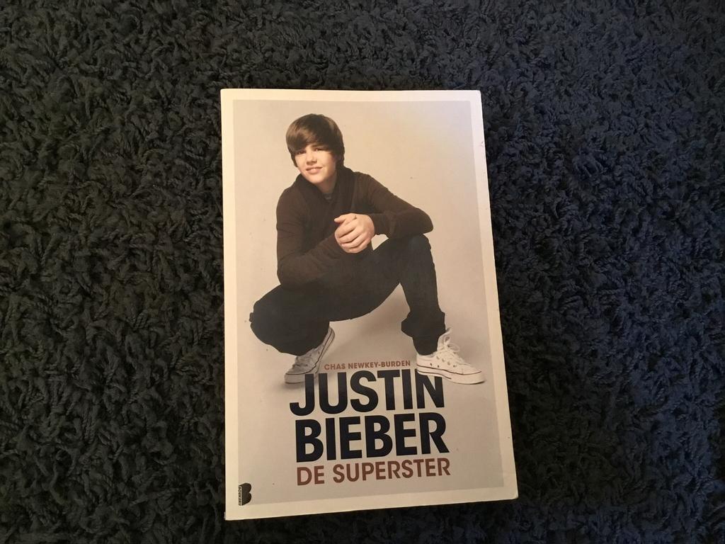 Justin Bieber  De superster, Boeken, Ophalen of Verzenden, Zo goed als nieuw, Artiest