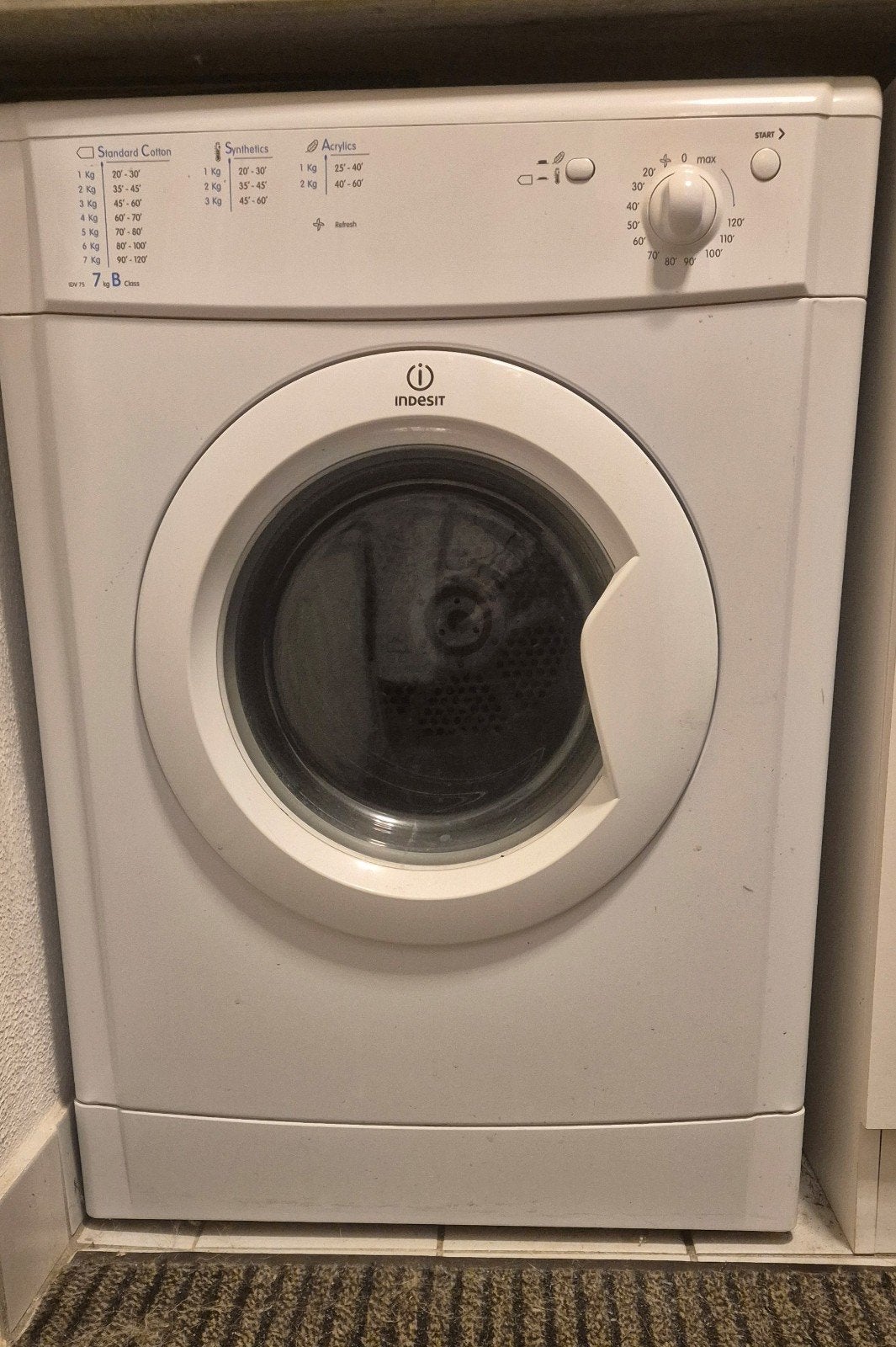 Indesit IDV75(EU) Luchtafvoerdroger - Goede Kwaliteit, Ophalen, 6 tot 8 kg, Gebruikt, Minder dan 85 cm