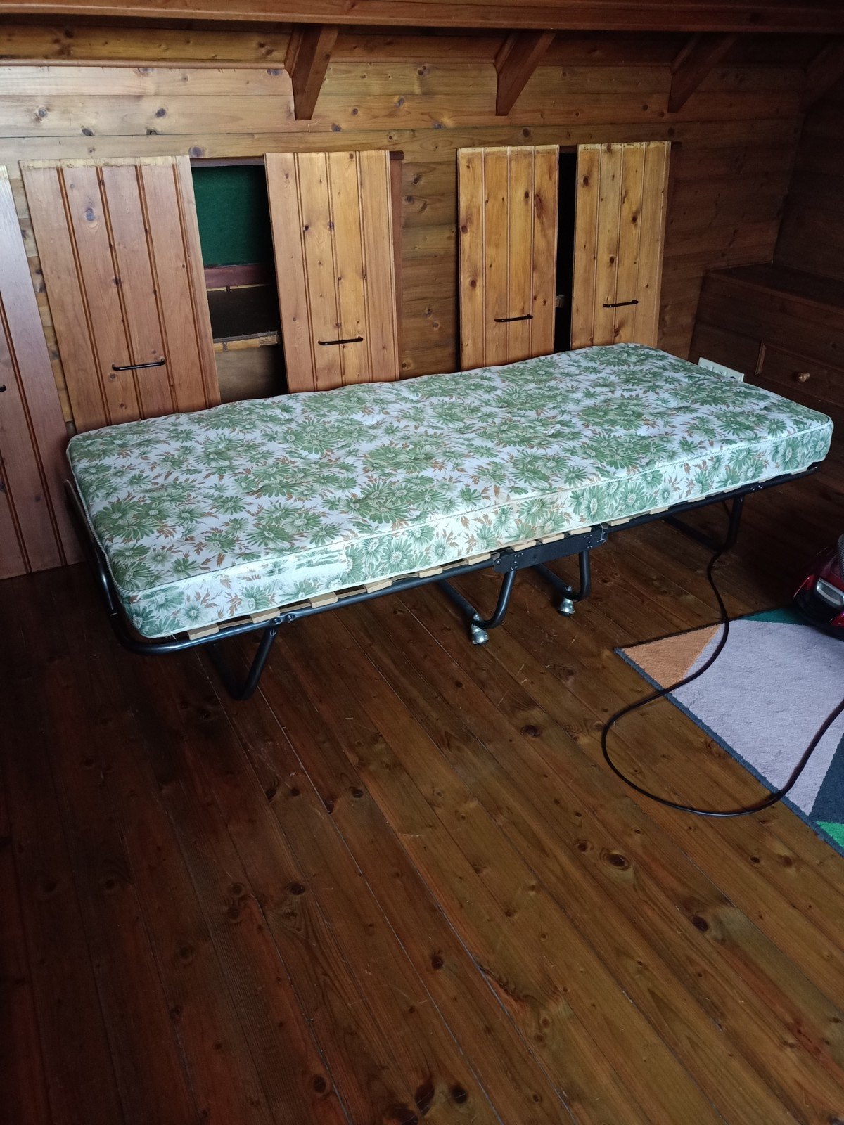 Opvouwbaar logeerbed met matras, Ophalen, Gebruikt, Eenpersoons, Praktisch