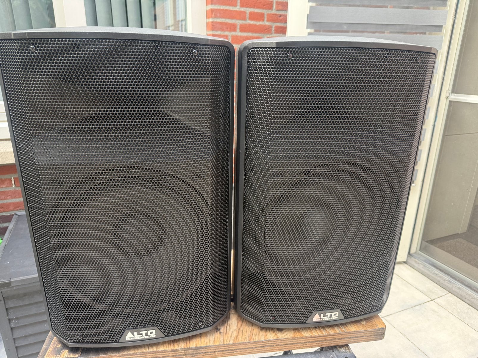 2x actieve PA speakers Alto TX312 inclusief hoes, Muziek en Instrumenten, Ophalen, Zo goed als nieuw