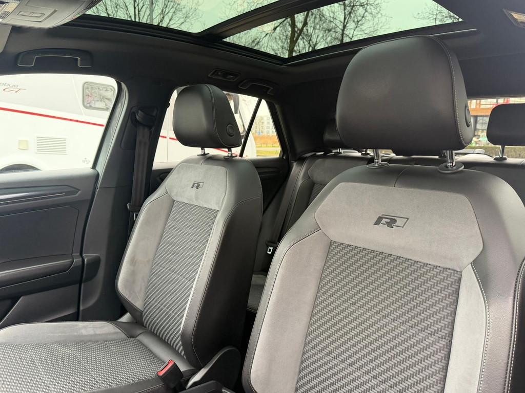 Volkswagen T-Roc 1.5 TSI R-LINE l PANO l CARPLAY l VIRTUAL C, Voorwielaandrijving, 4 cilinders, 150 pk, Alcantara