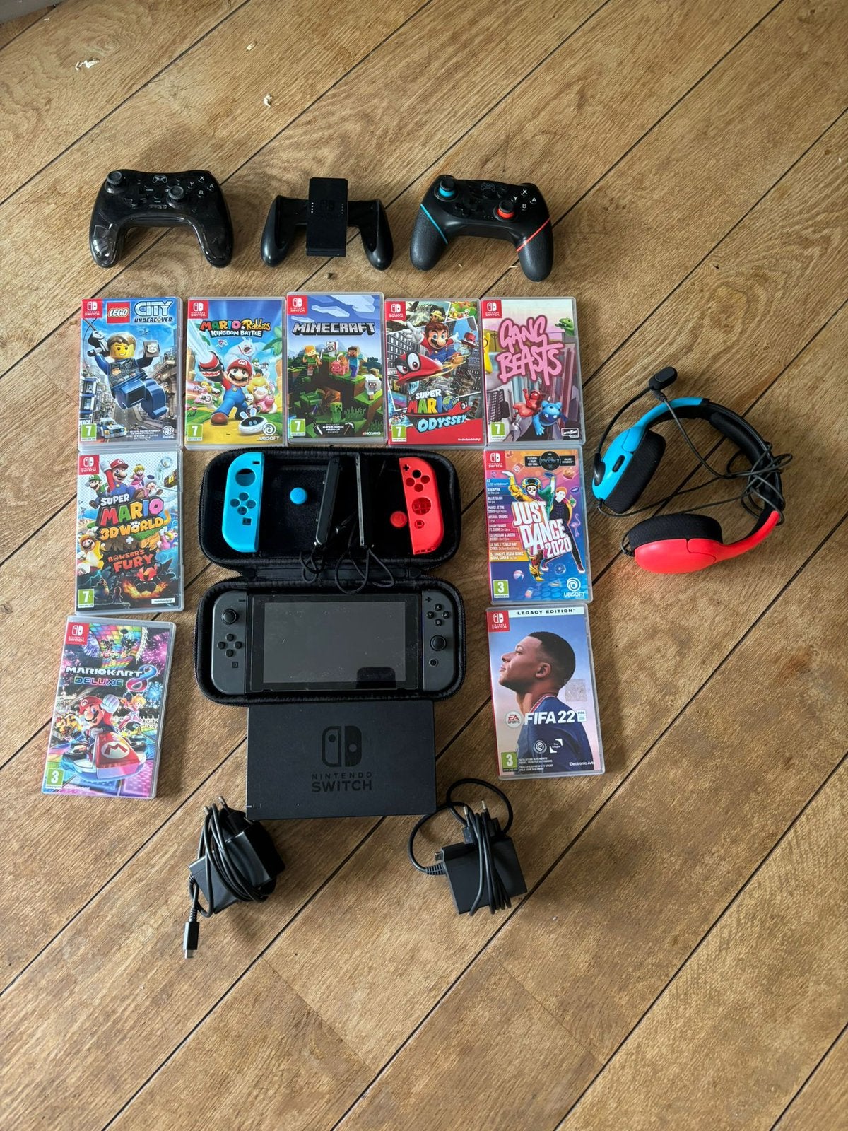 Nintendo Switch 1 met games, Spelcomputers en Games, Spelcomputers | Nintendo Switch, Ophalen, Switch Original, Met 3 controllers of meer