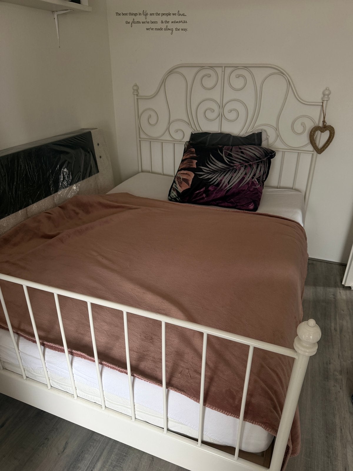 Metalen bedframe met lattenbodem: 140x200, Ophalen, Gebruikt, 90 cm, Wit