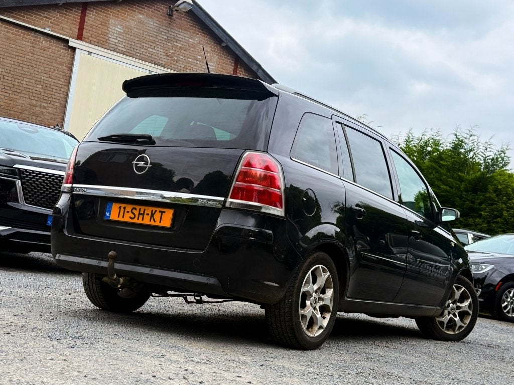 Opel Zafira 2.2 EXECUTIVE AUTOMAAT! 7PERS/LEDER/PDC/TREKHAAK, Automaat, Gebruikt, Zwart, 4 cilinders