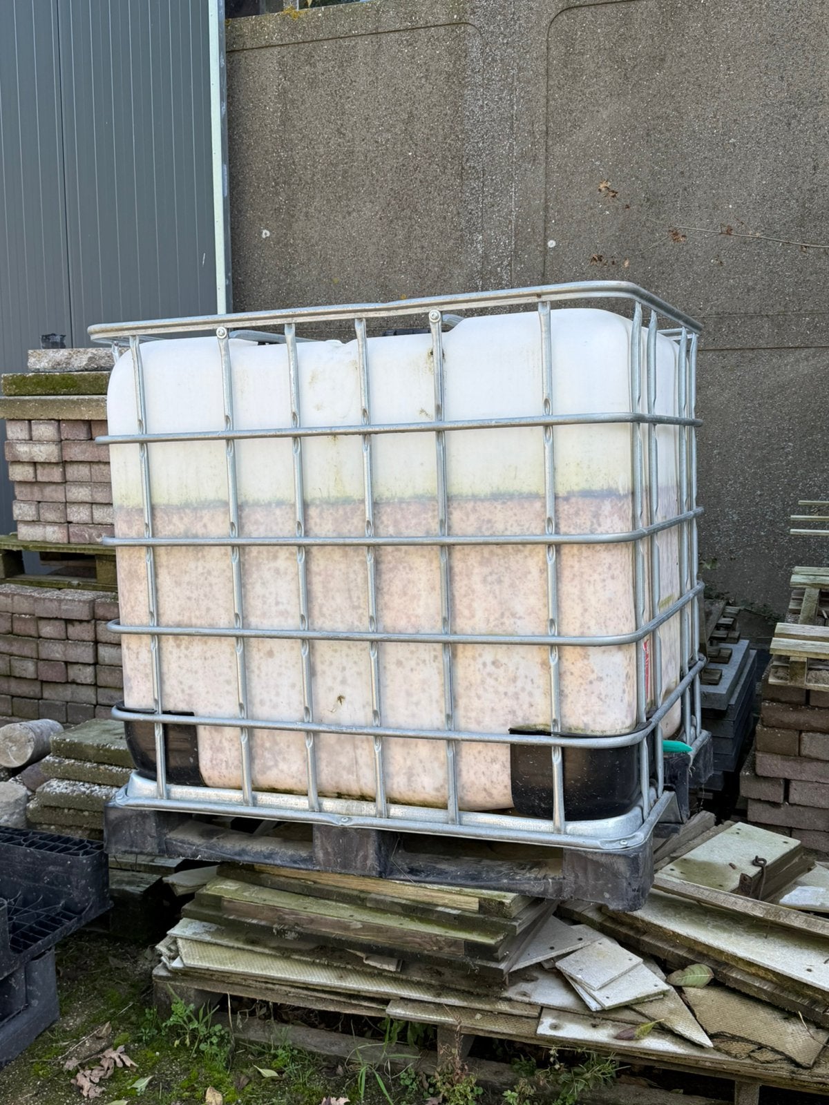 IBC watertank met 4 kunststof pallets, 150 liter of meer, Ophalen, Gebruikt, Met kraantje
