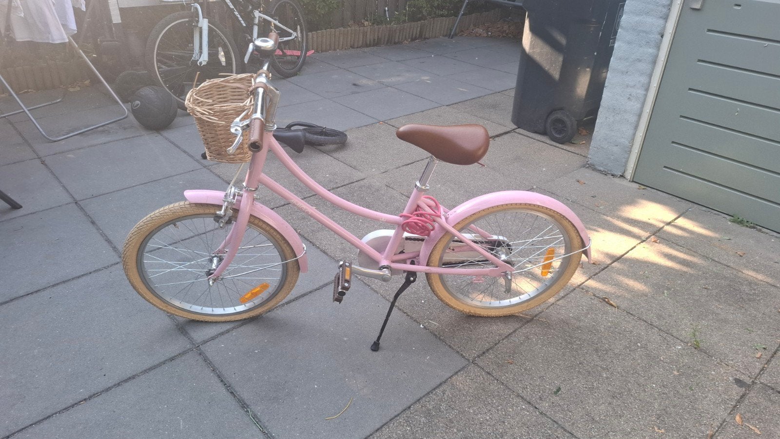 Amigo Kinderfiets 20 inch - Roze met mandje, Terugtraprem, Gebruikt, Ophalen of Verzenden, Handrem