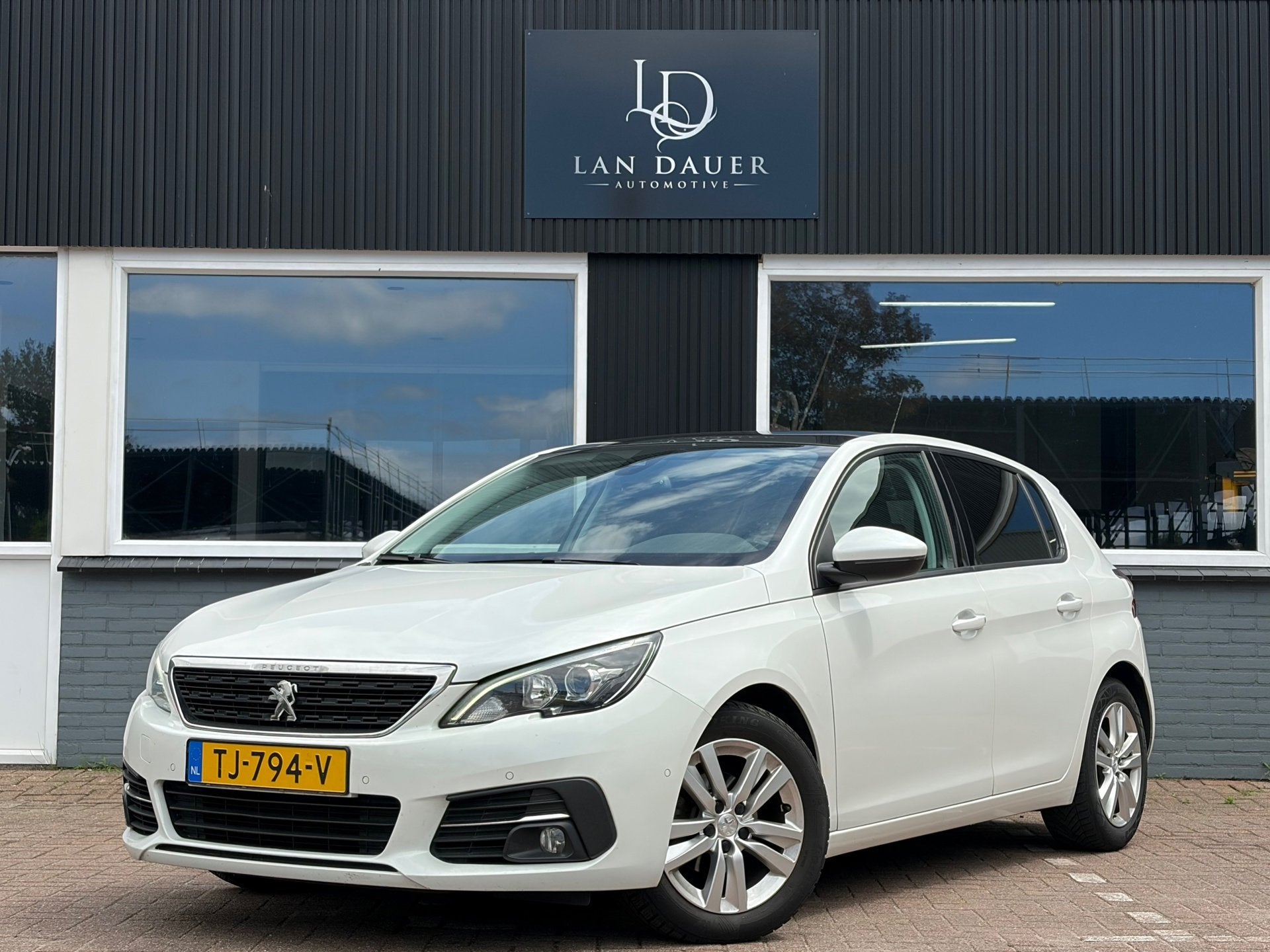 Peugeot 308 1.2 PureTech Blue Lease Executive / Pano / Parel, Auto's, Peugeot, Voorwielaandrijving, Gebruikt, Euro 6, 1199 cc