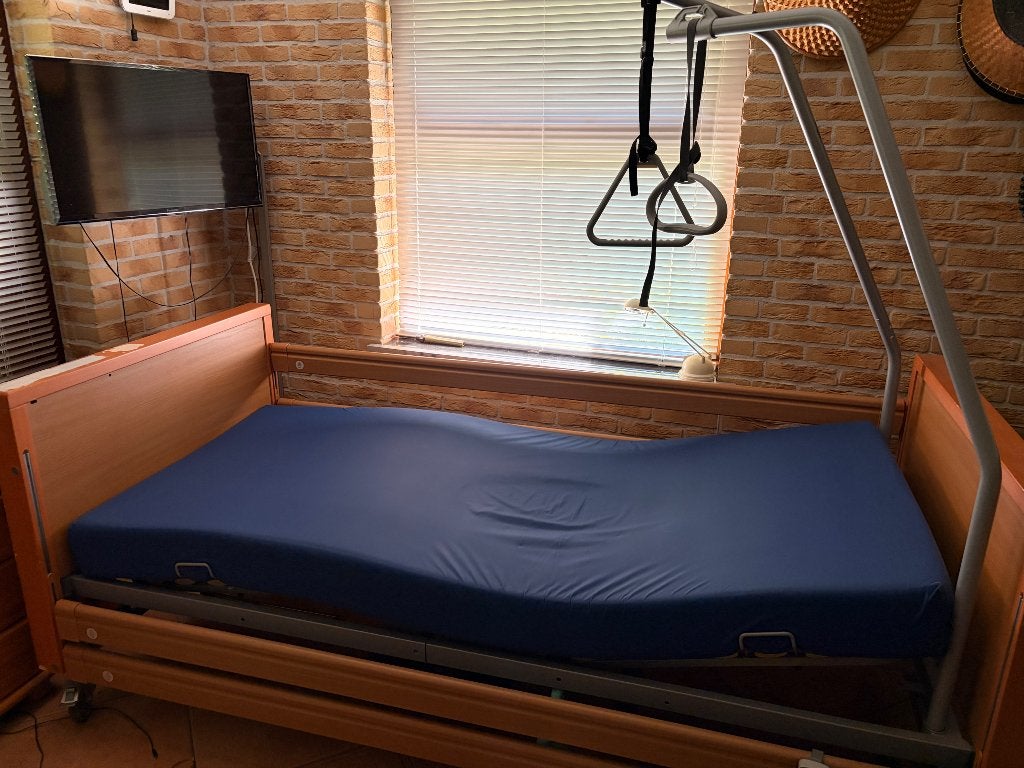 Hoog-Laag Verpleegbed / Ziekenhuisbed met Antidoorligmatras, Ophalen, 90 cm, Eenpersoons, Bruin