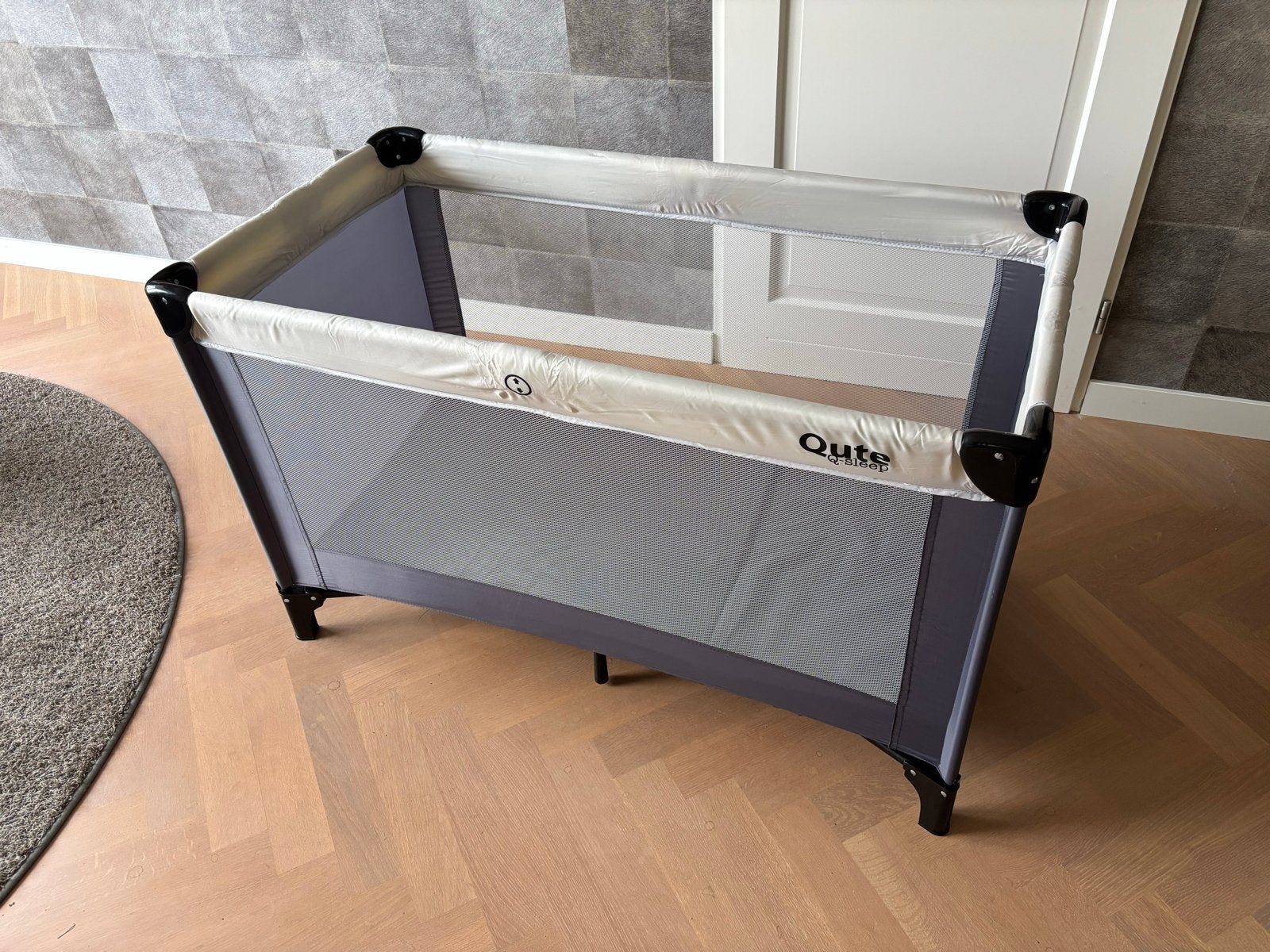 Qute Q-Sleep Campingbed Easyfold + Q-Matti Matras, Ophalen, Zo goed als nieuw, Reisbedje