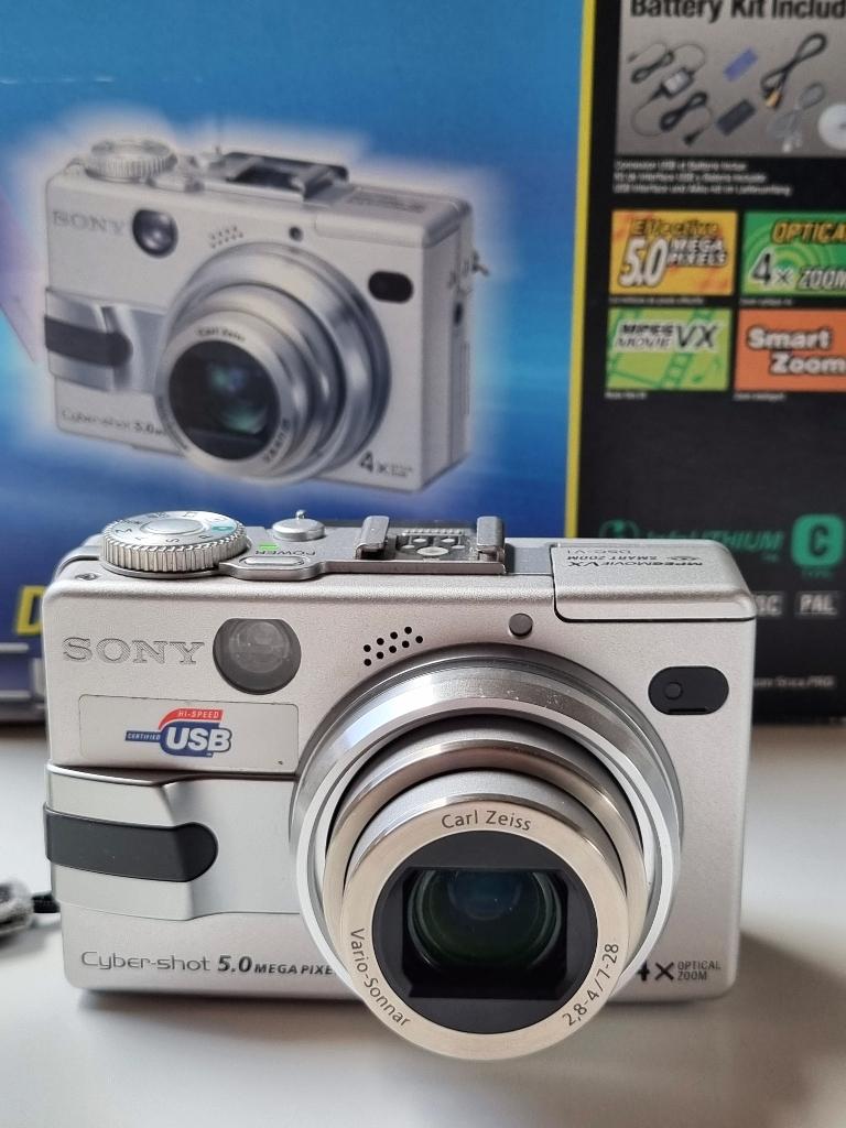 Sony Cybershot  DCS-V1  5.0 mega pixels 4 x optical zoom, Ophalen, Gebruikt, Compact, 5 Megapixel