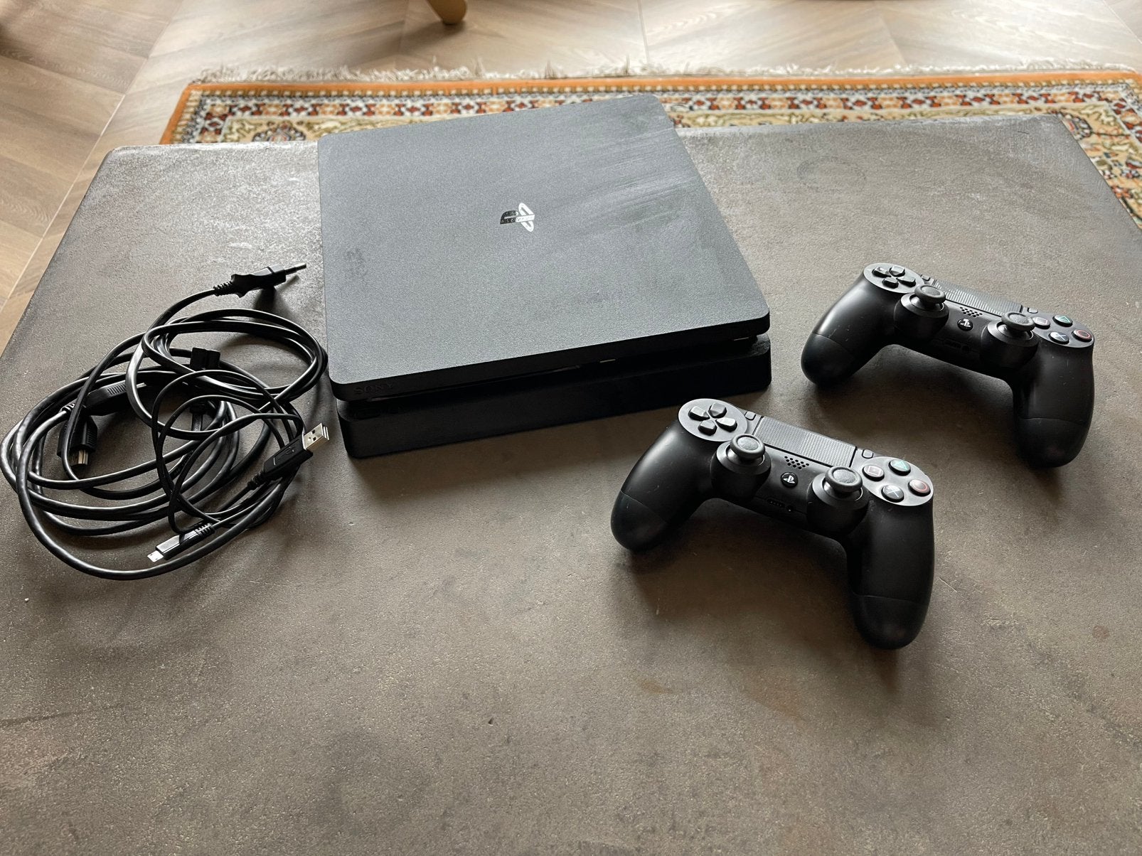 PlayStation 4 Slim 1TB + 2 controllers – PS4 Slim, Ophalen, Gebruikt, Met 2 controllers, Slim