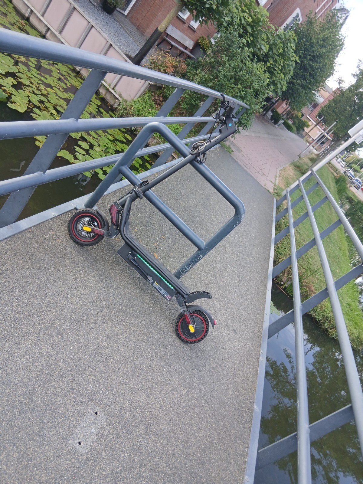 Elektrische step met verlichting en schokdempers, Fietsen en Brommers, Steps, Ophalen