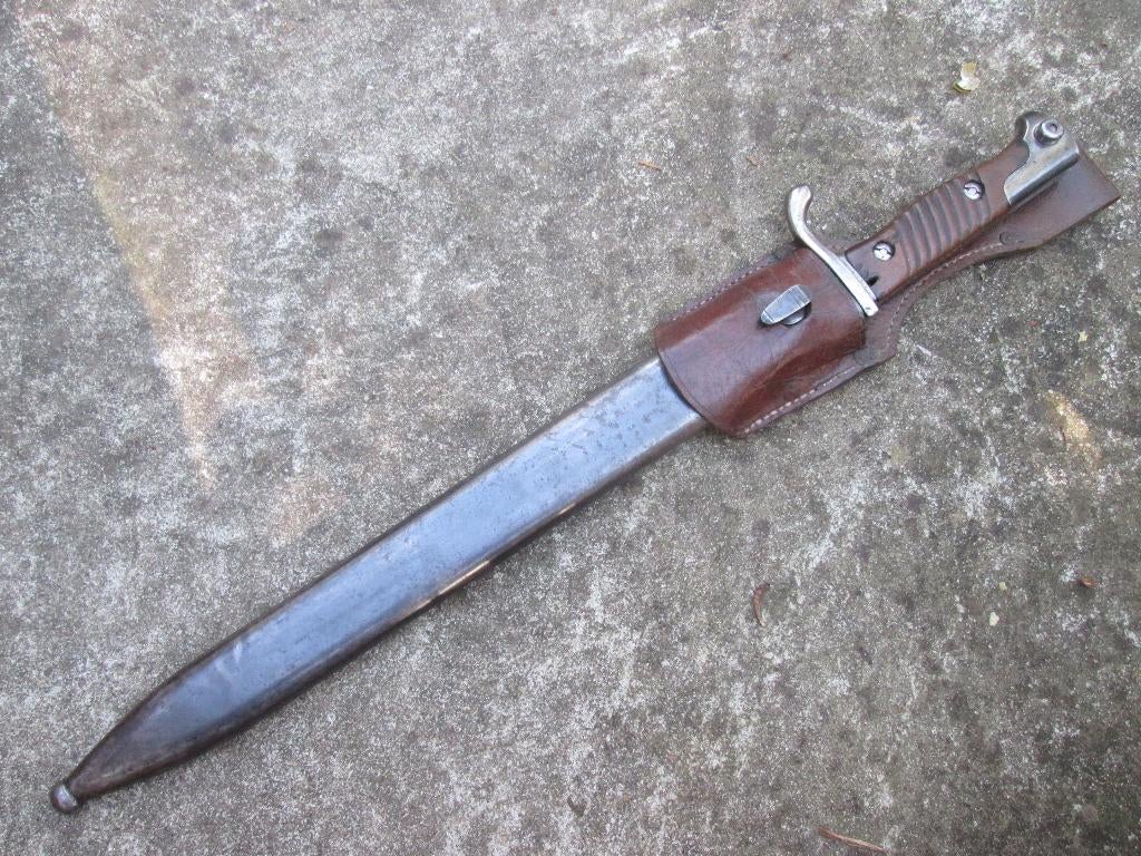 Duitse bajonet zaagrug in schede met drager 1915 TOP staat., Ophalen of Verzenden, Landmacht, Nederland, Mes of Dolk
