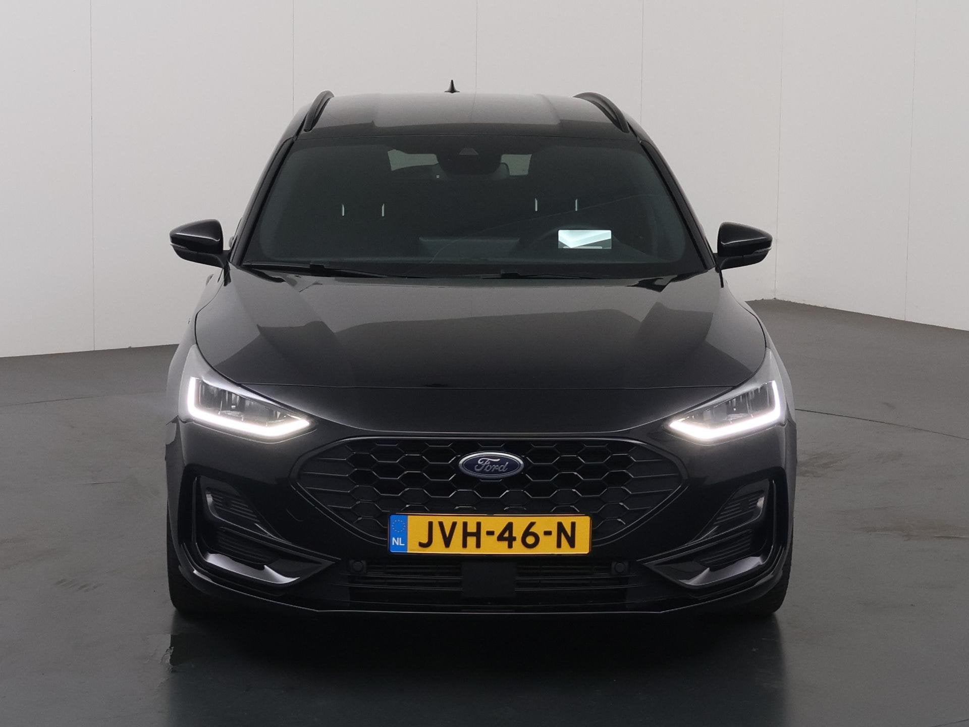 Foto 3 van Ford Focus Wagon 1.0 EcoBoost Hybrid ST Line | Trekhaak | Wi