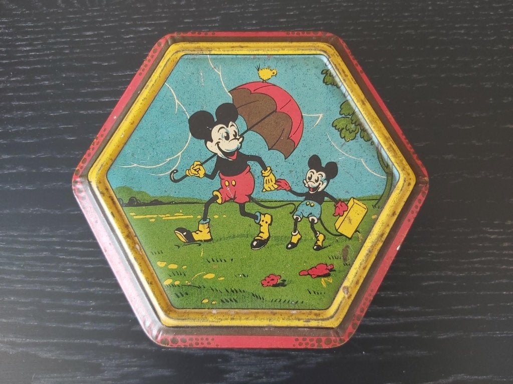 Zeldzame prewar (jaren 30) Disney Pie Eyed Mickey blik, Verzamelen, Ophalen of Verzenden, Gebruikt, Koek(jes), Overige merken