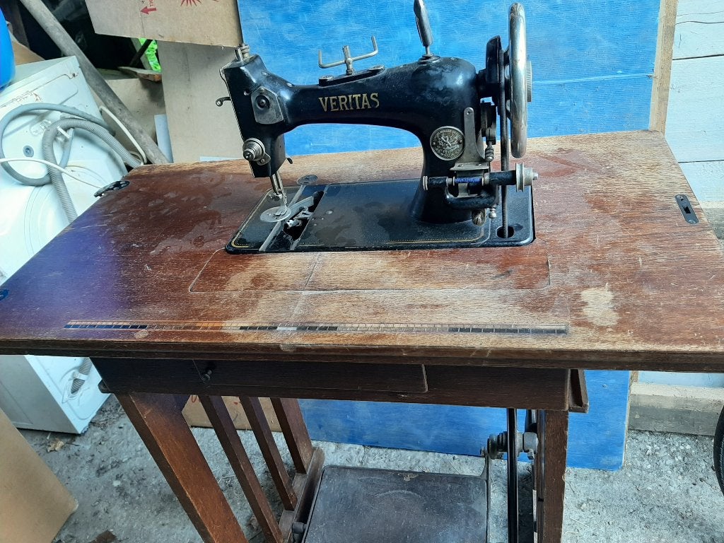 Oude naaimachine Veritas, Ophalen