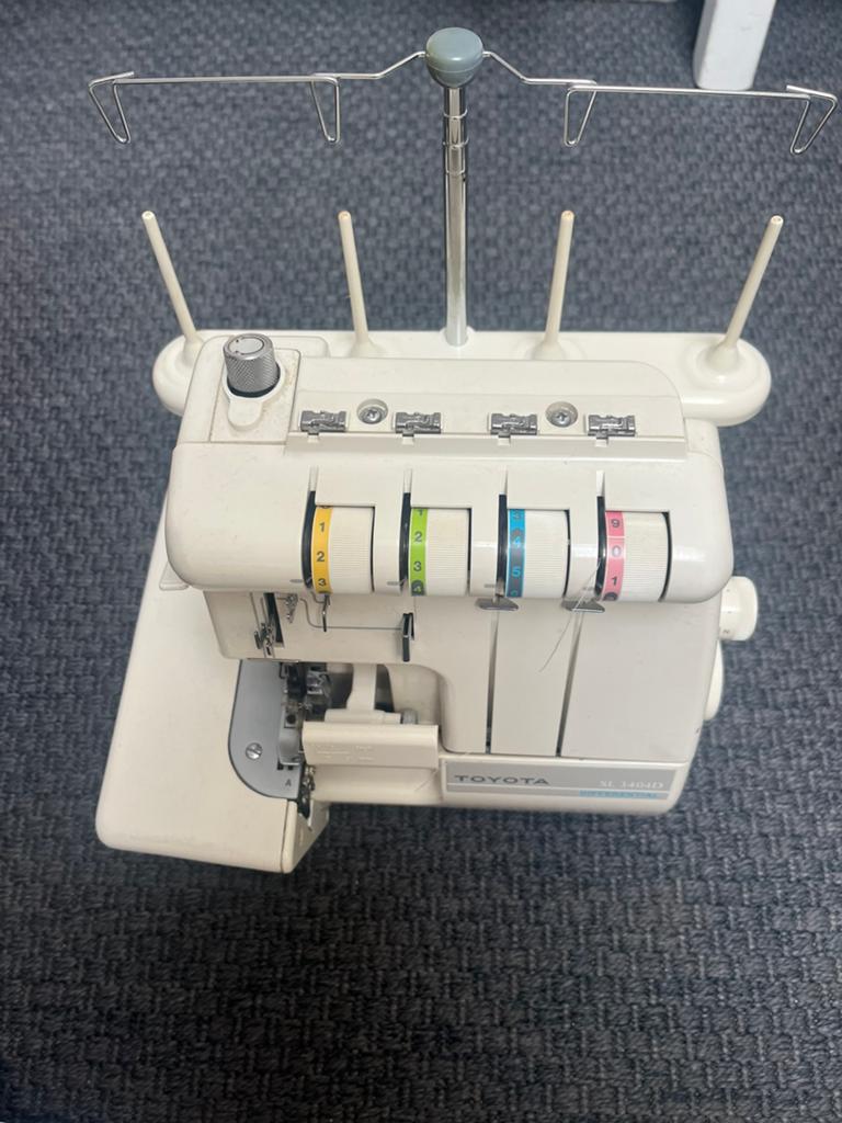 Lock naaimachine, Hobby en Vrije tijd, Naaimachines en Toebehoren, Ophalen, Naaimachine, Overige merken