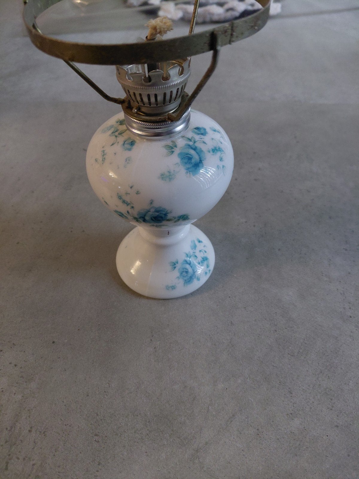 Antieke olielamp met blauw bloemmotief, Antiek en Kunst, Ophalen