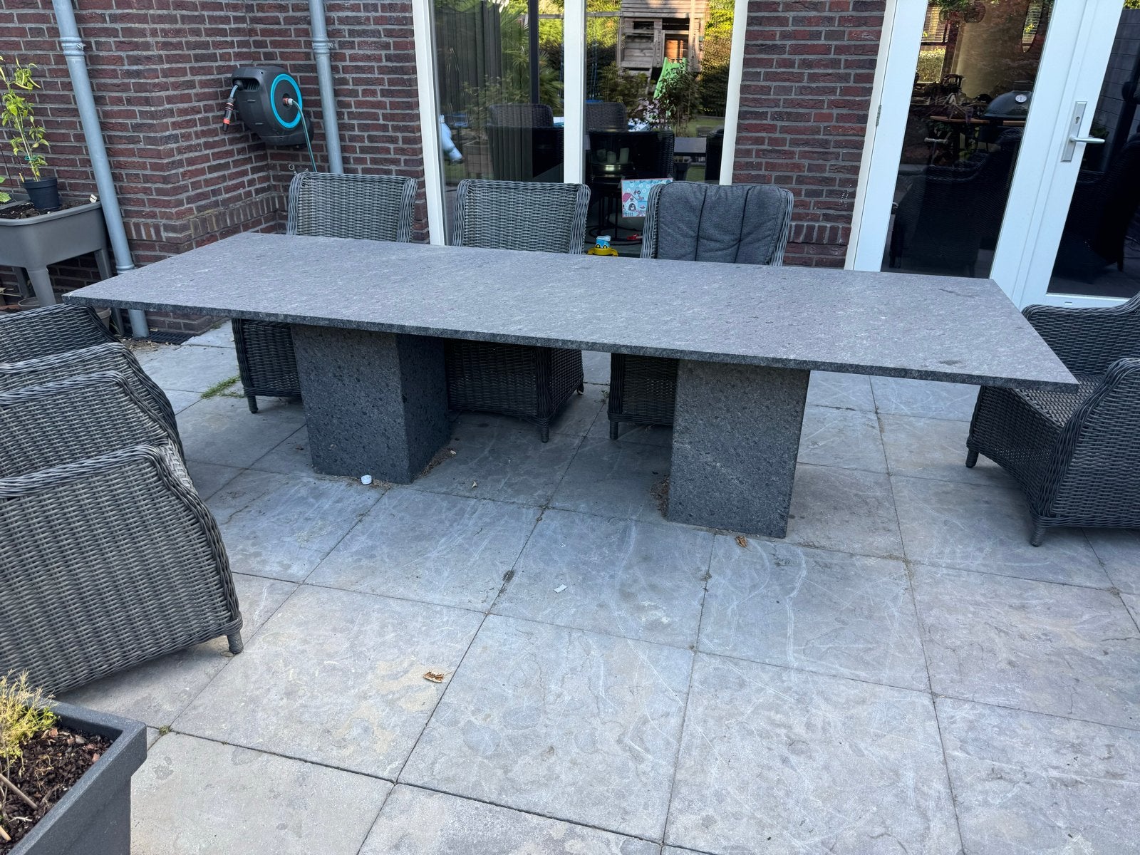 Robuuste granieten tuintafel zo goed als nieuw, Ophalen, Gebruikt, Rechthoekig, Overige materialen