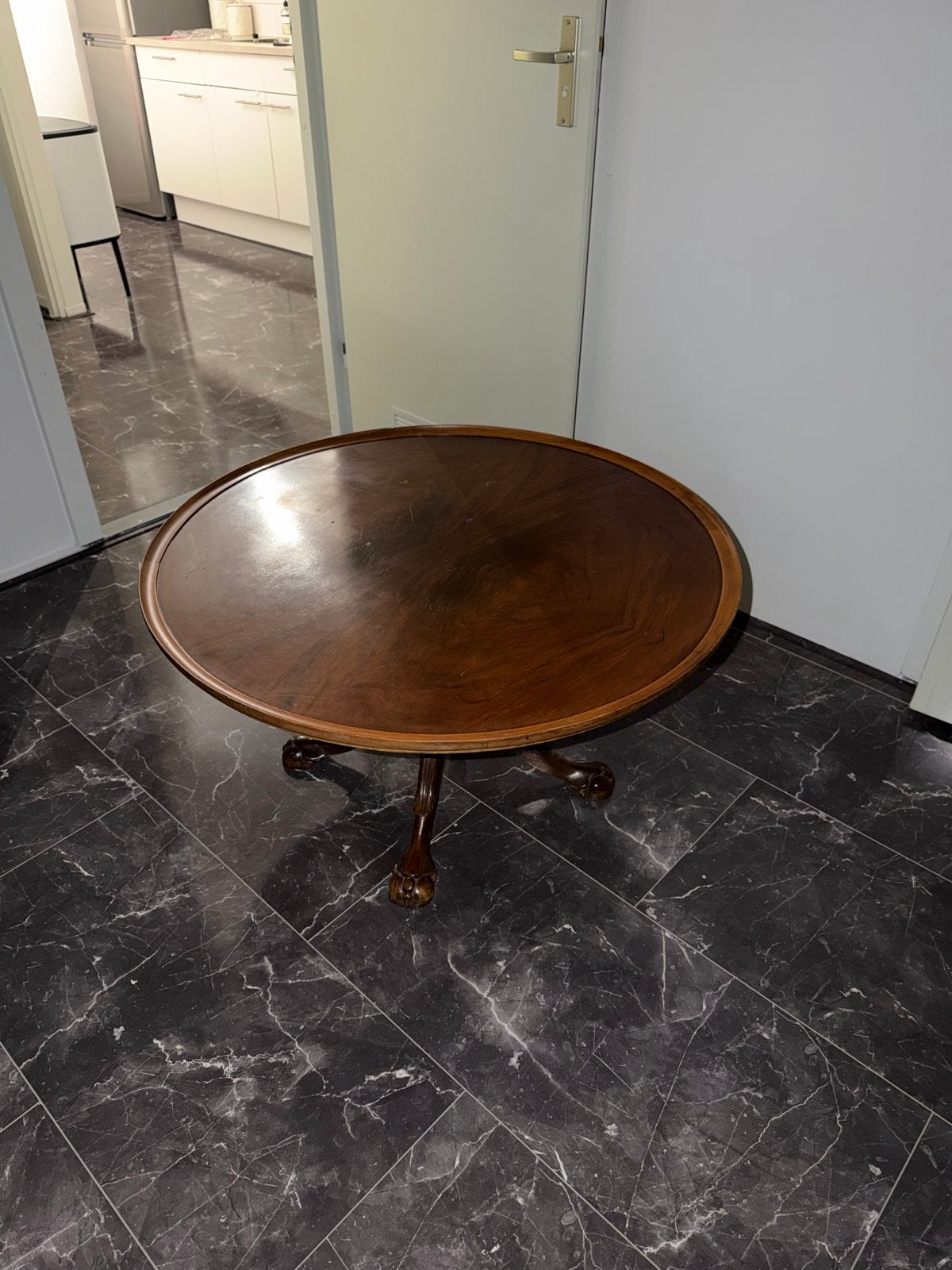 Mooie ronde houten tafel -  klassiek model, mogelijk antiek., Antiek en Kunst, Ophalen