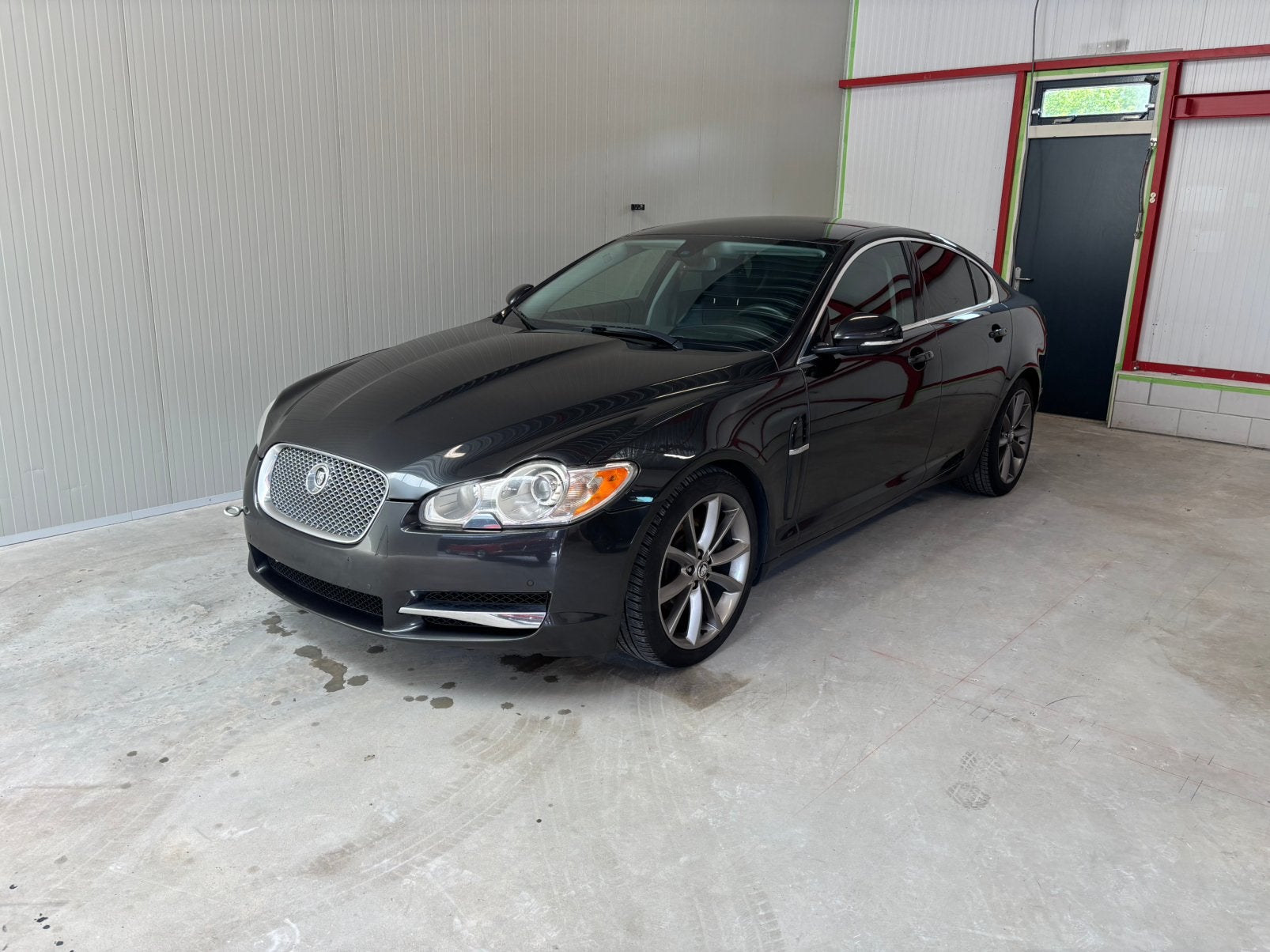 Jaguar XF 3.0 D V6 AUT 2011 - Motorschade, Auto's, Jaguar, Automaat, Zwart, 2993 cc, 1850 kg