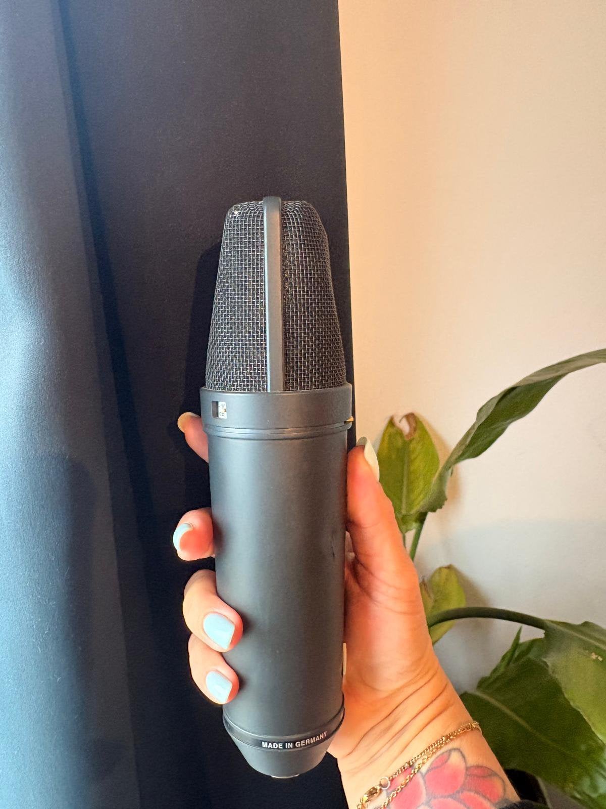 Neumann U 87 Ai Black Edition + EA 87 + houten koffer, Ophalen of Verzenden, Zo goed als nieuw, Studiomicrofoon