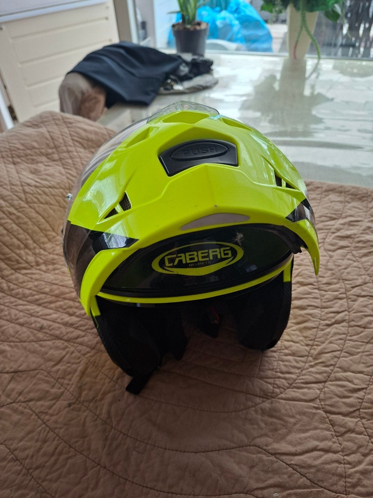 2x helm tegen elk aannemelijk bod